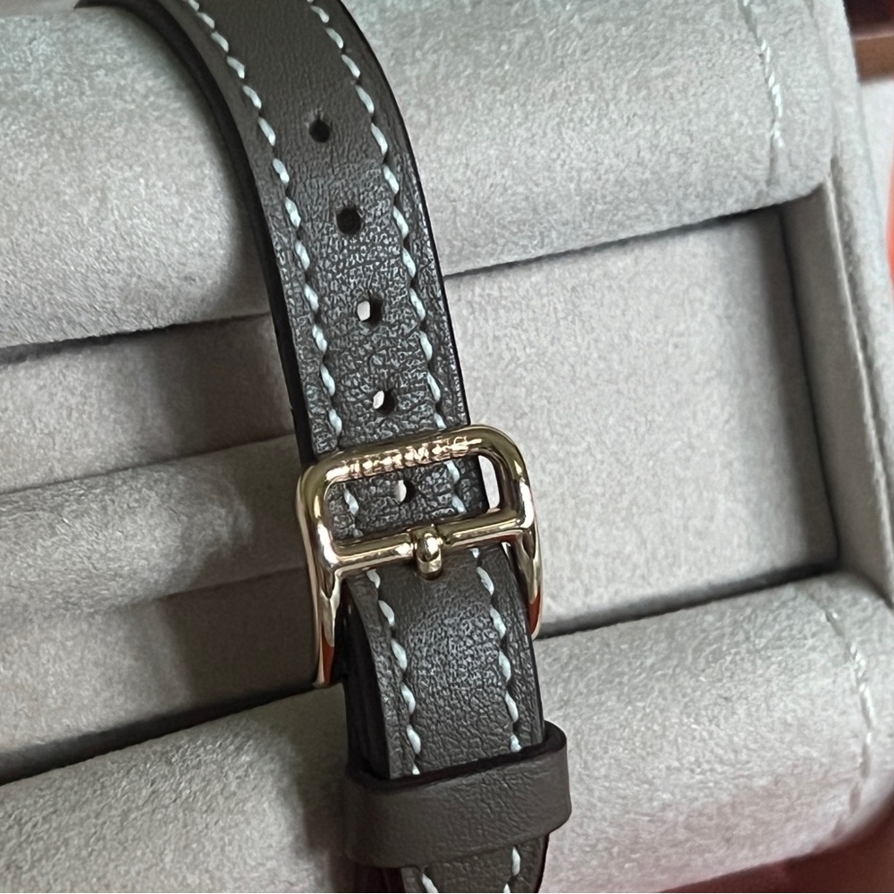 Authentic Hermès diamonds, MOP, 18k gold plated Heure H mini, etoupe - Picture 4 of 9